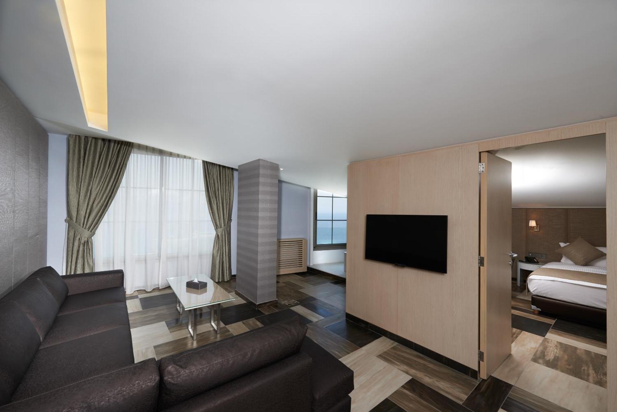 Hotel Monte Cassino Jounieh Esterno foto