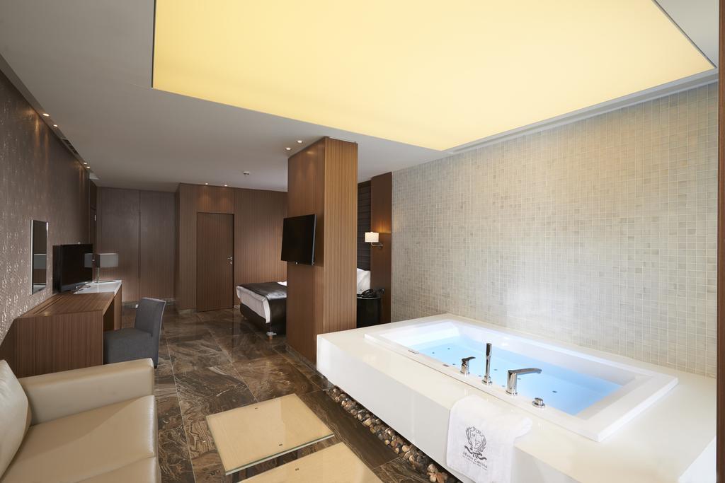 Hotel Monte Cassino Jounieh Esterno foto